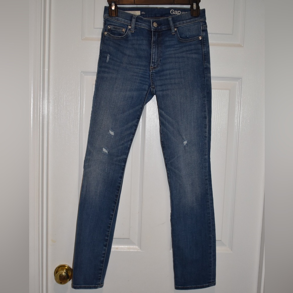 Gap Classic Slim Straight Women's Jeans. Size 25s